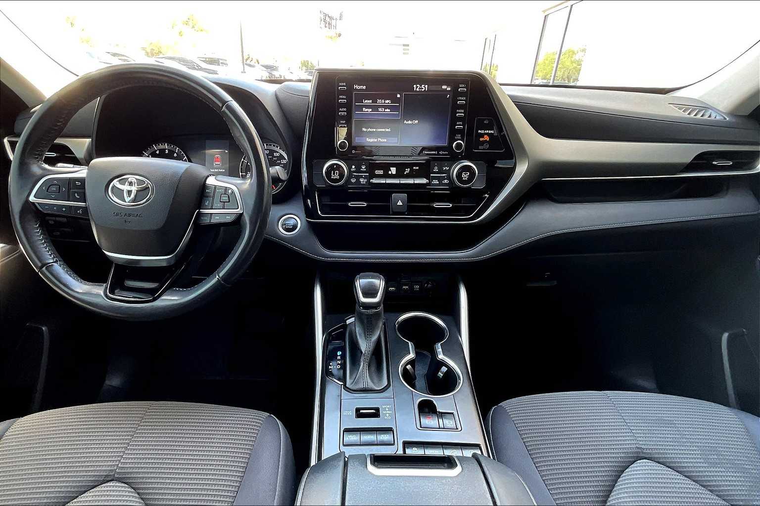 2020 Toyota Highlander LE photo 15