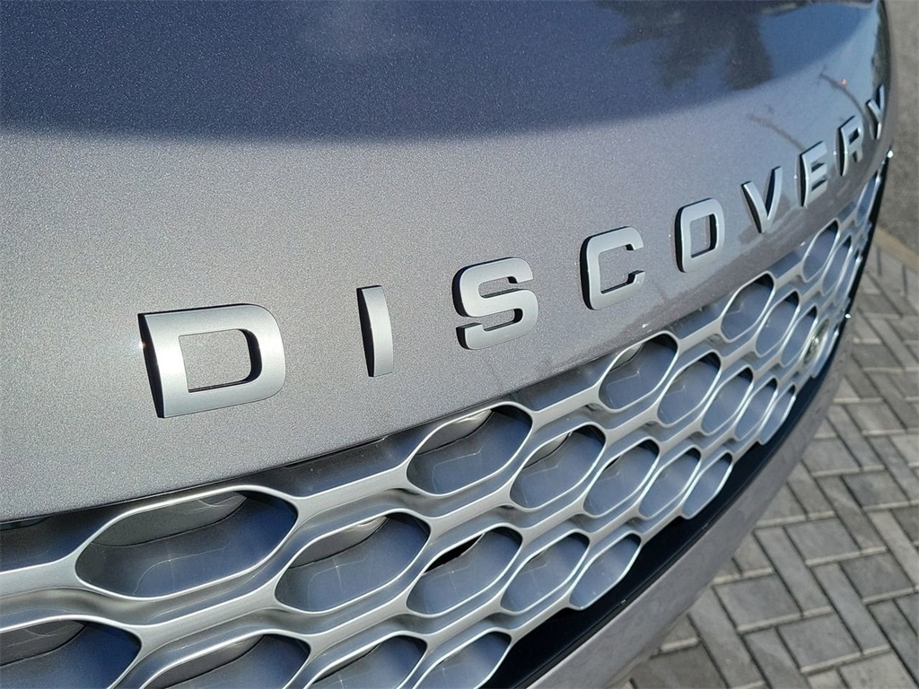 2025 Land Rover Discovery S photo 8