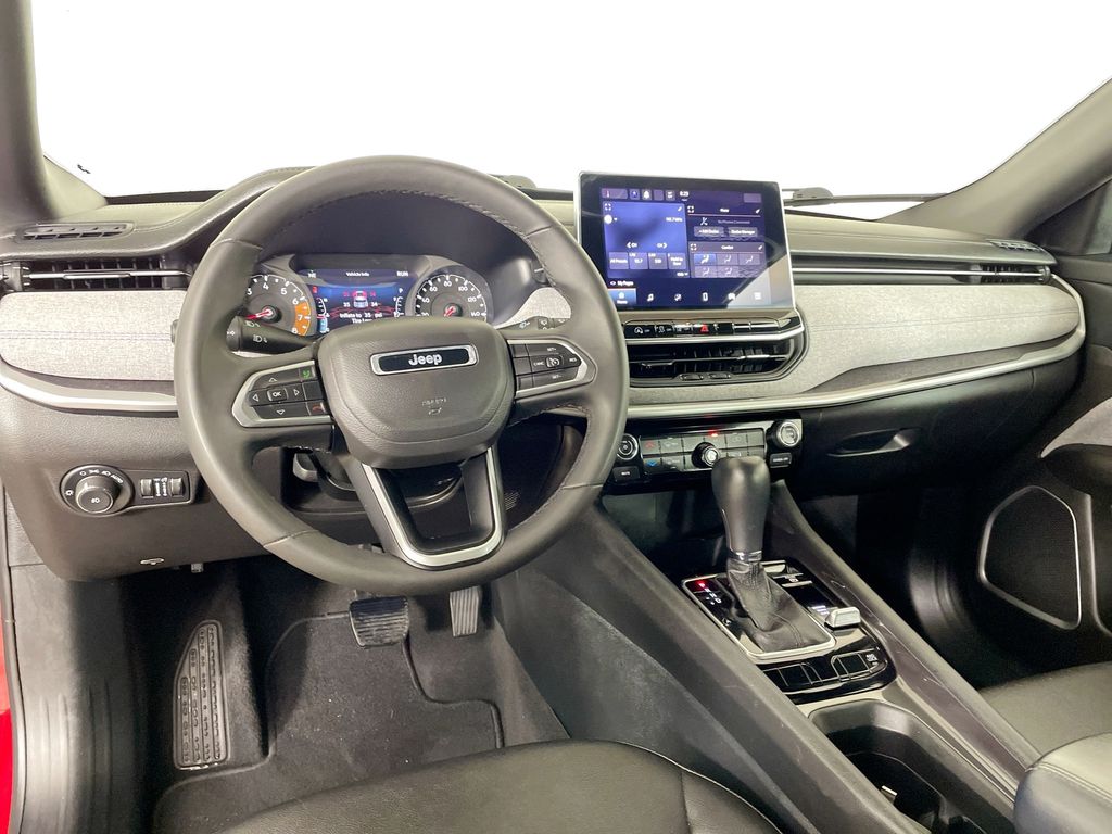 2024 Jeep Compass Latitude photo 17