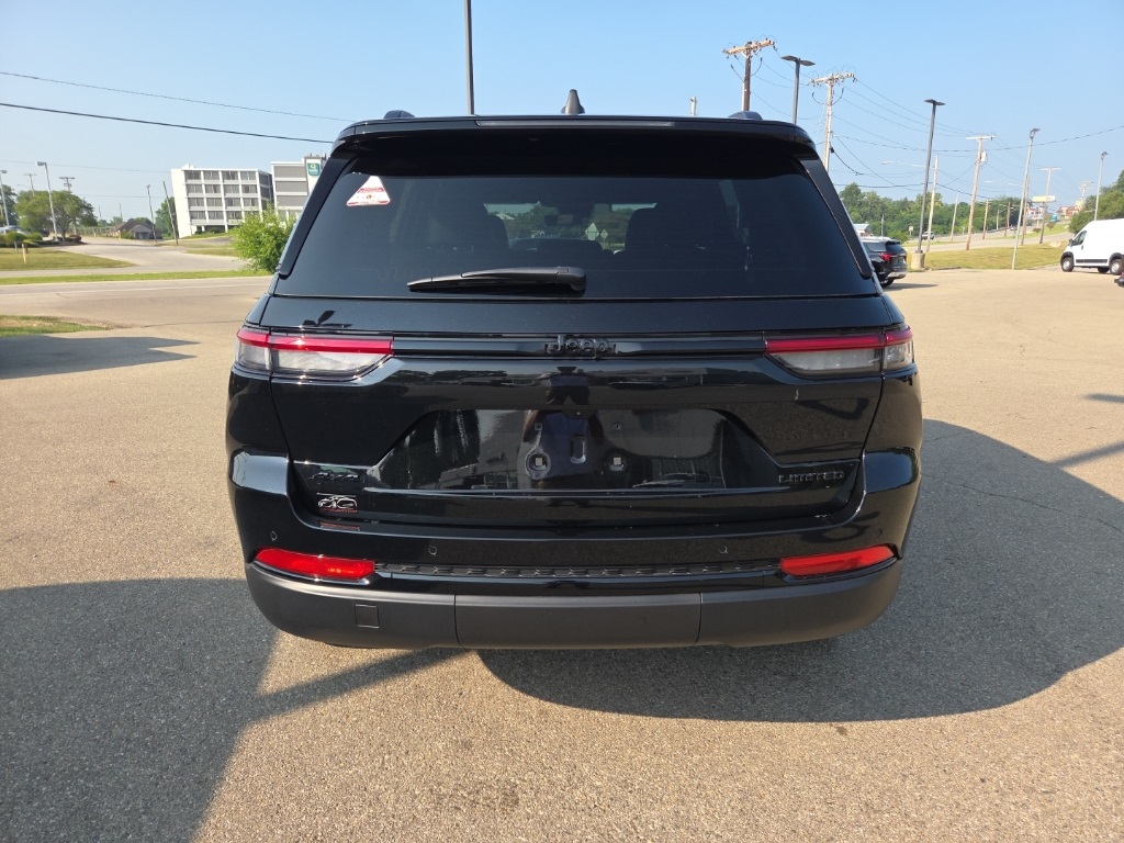 2025 Jeep Grand Cherokee Limited photo 4