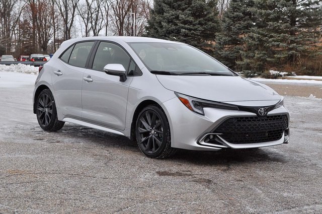 2024 Toyota Corolla Hatchback XSE's photo