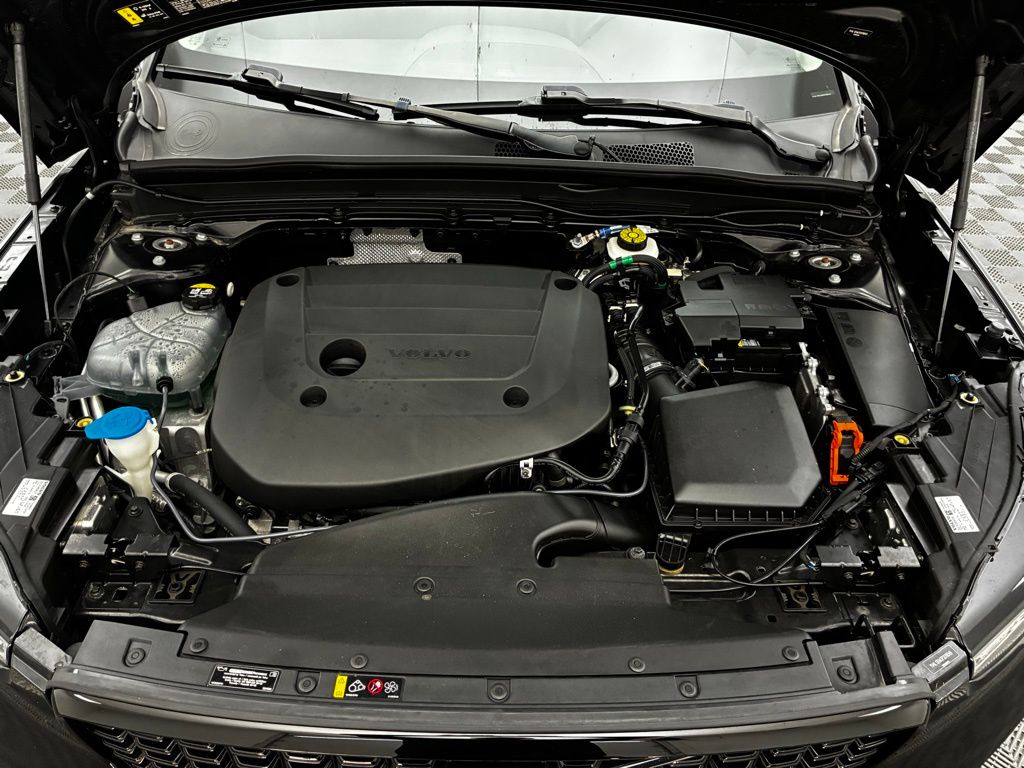 2023 Volvo XC40 Plus photo 25