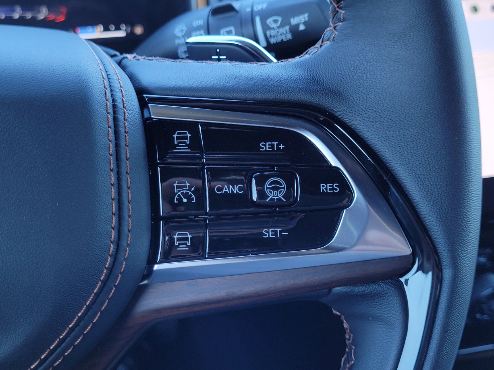 New 2024 Jeep Grand Cherokee Summit SUV in Longview 24D168 Peters