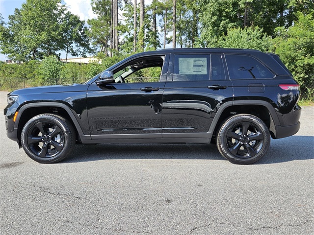 2025 Jeep Grand Cherokee Limited photo 2