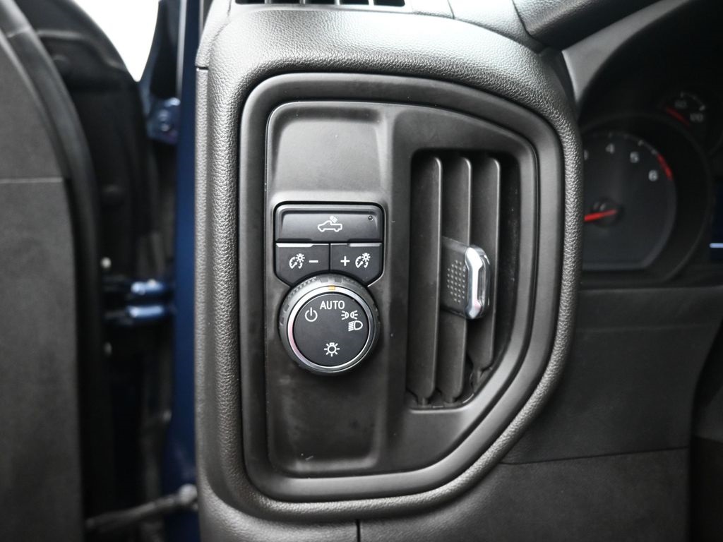 2020 Chevrolet Silverado 1500 Custom photo 13