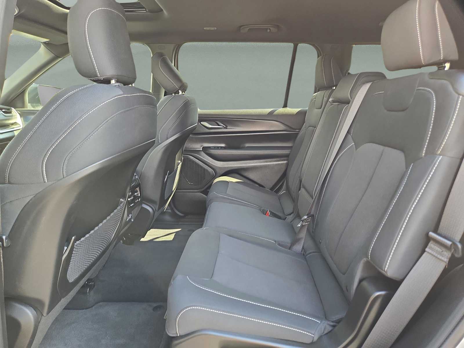 2024 Jeep Grand Cherokee Laredo X photo 13