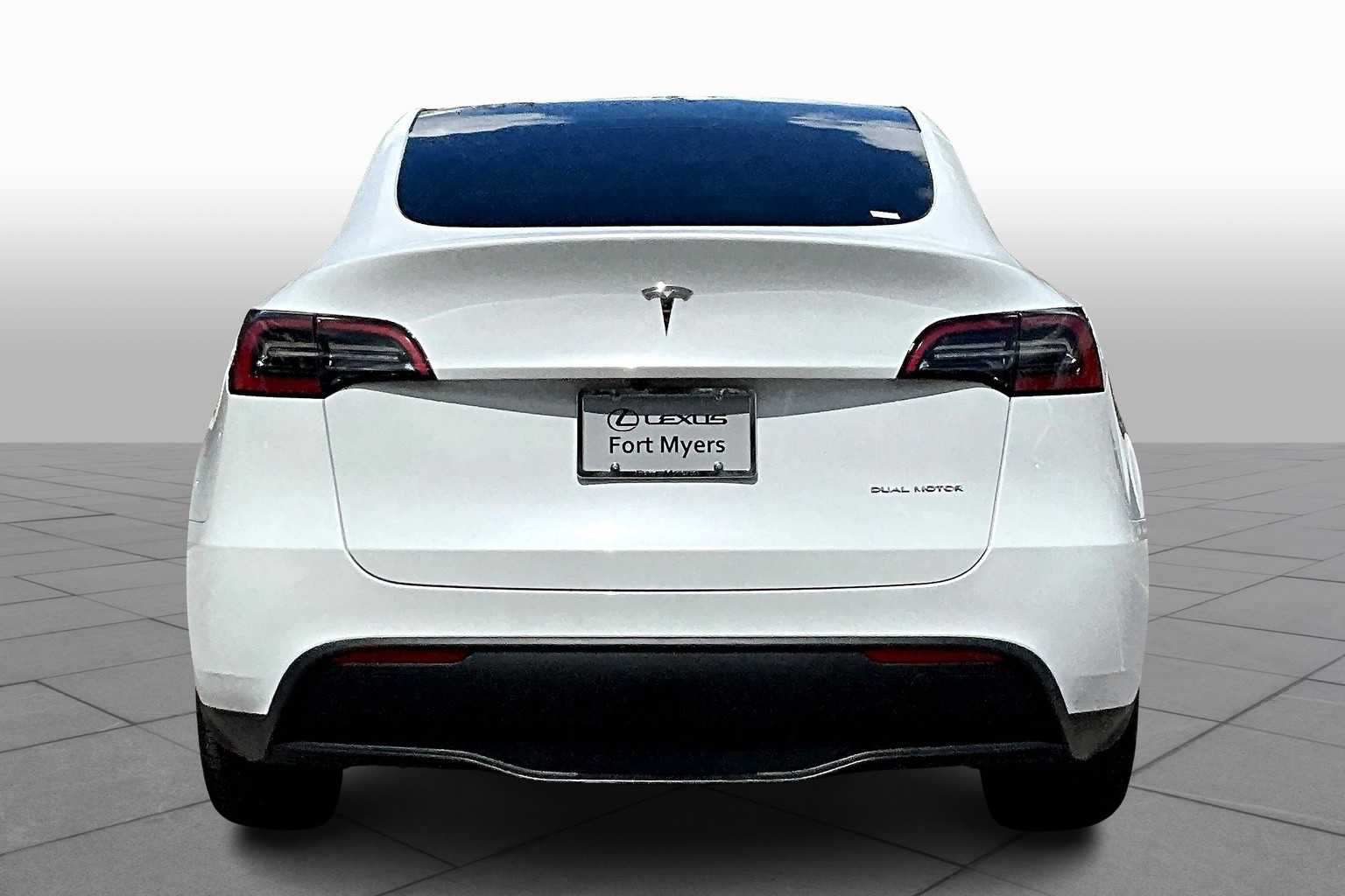 2024 Tesla Model Y Long Range photo 4