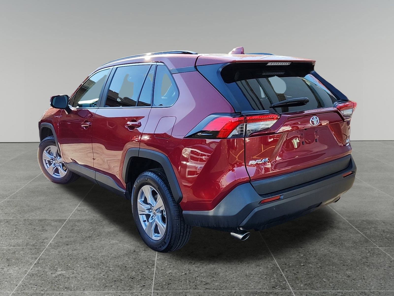 2025 Toyota RAV4 XLE photo 3
