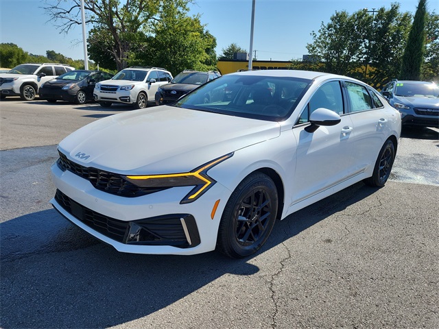 2025 Kia K5 LXS photo 4