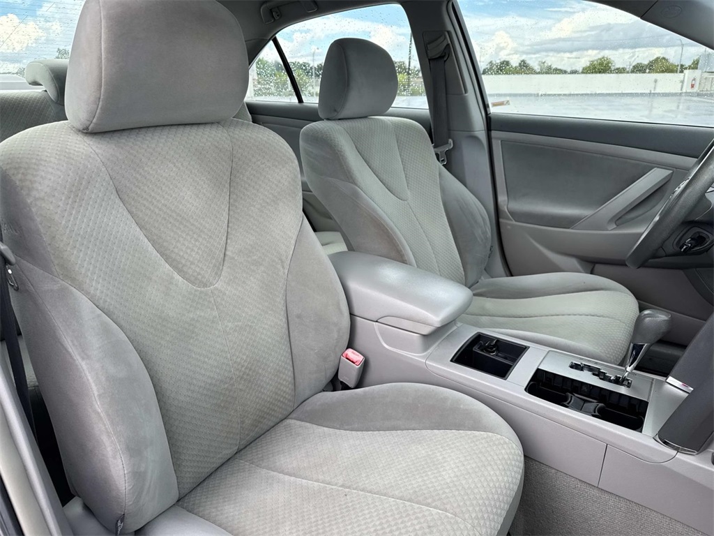 2008 Toyota Camry LE photo 7