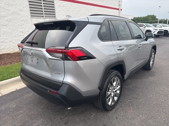 2019 Toyota RAV4 XLE Premium photo 7
