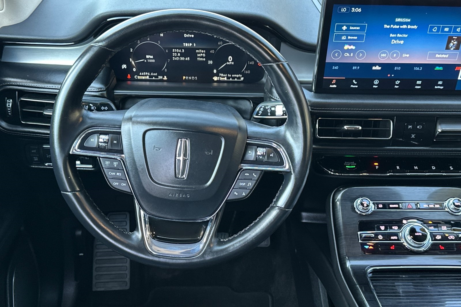 2021 Lincoln Nautilus Standard photo 9
