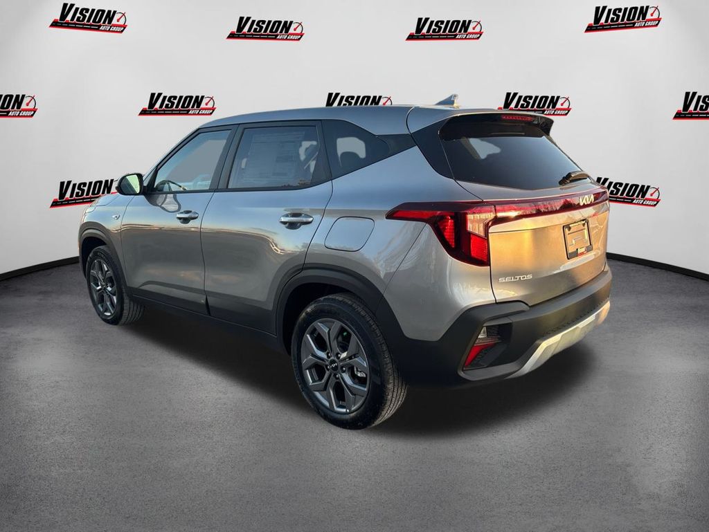 2025 Kia Seltos LX photo 4