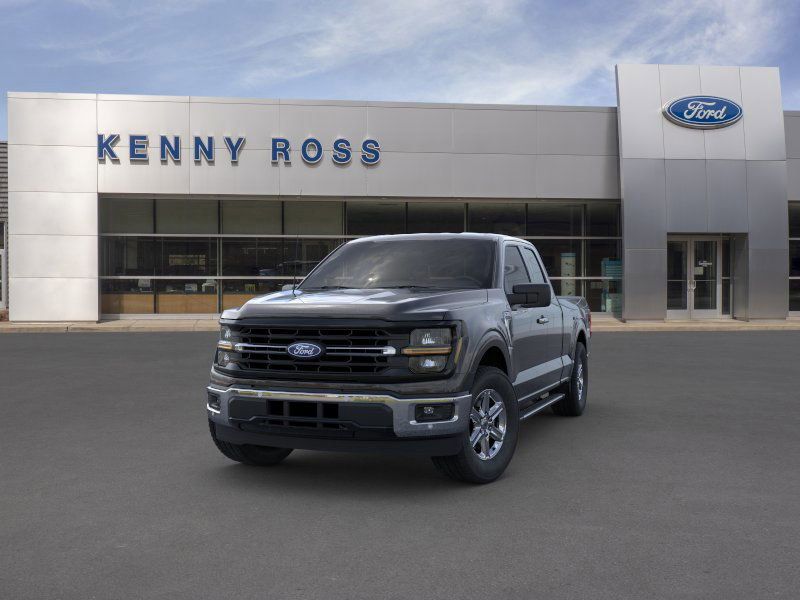 2025 Ford F-150 XLT photo 2