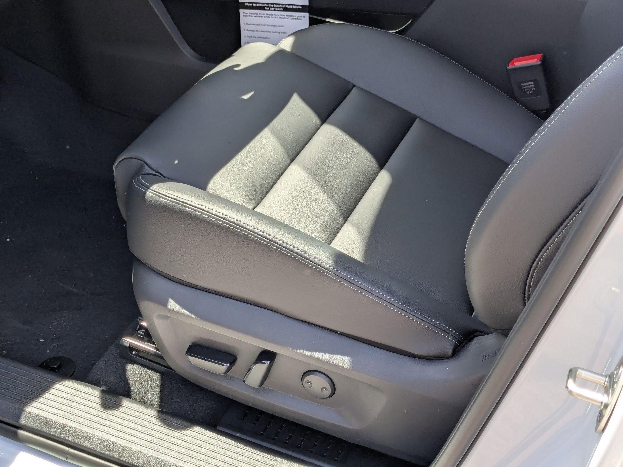 2025 Nissan Rogue SL photo 3