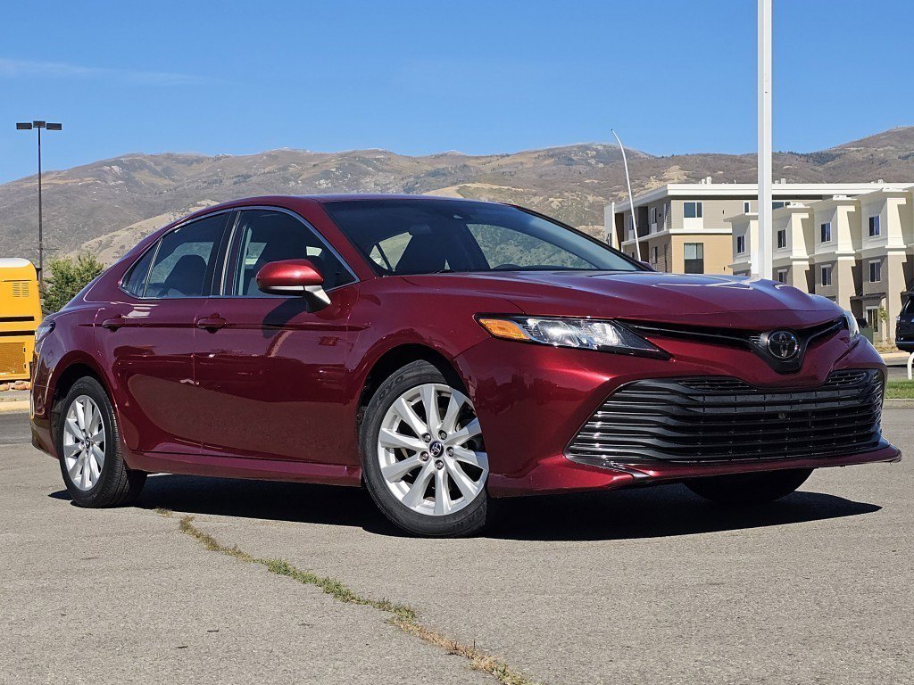 2020 Toyota Camry LE photo 2