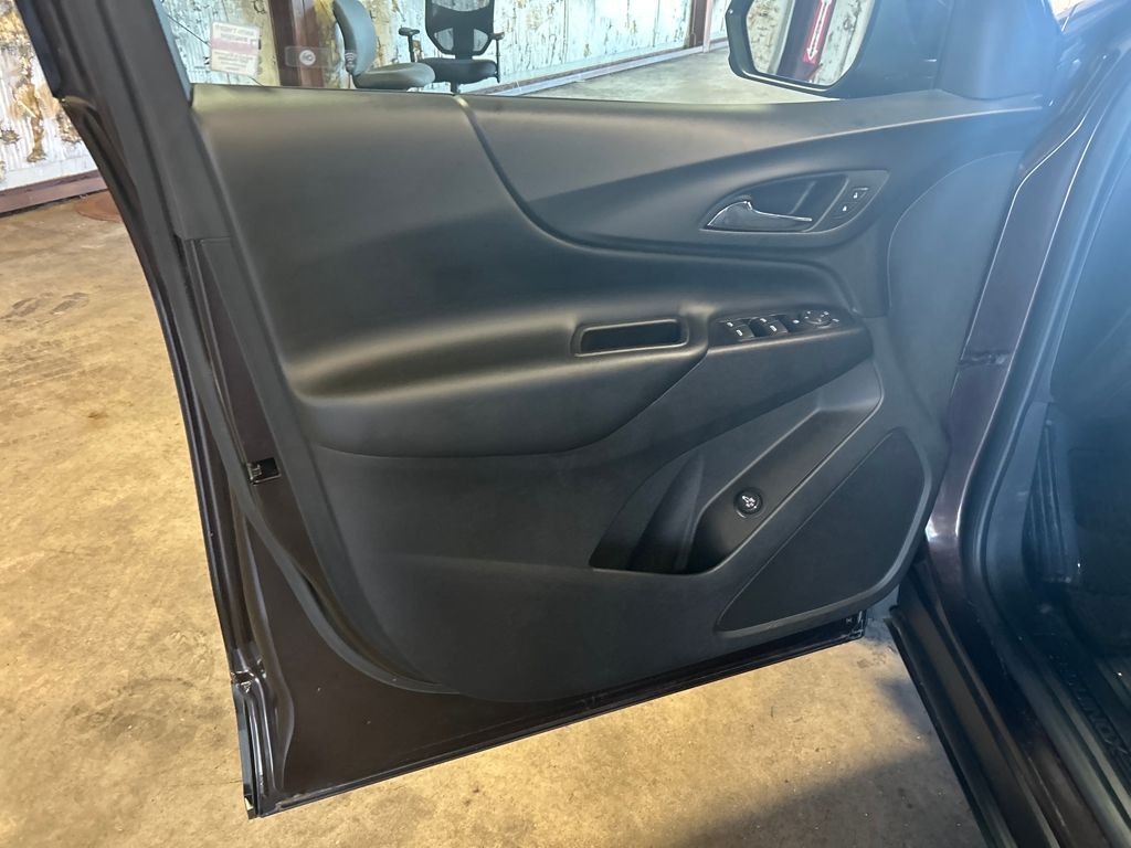 2020 Chevrolet Equinox LT photo 10