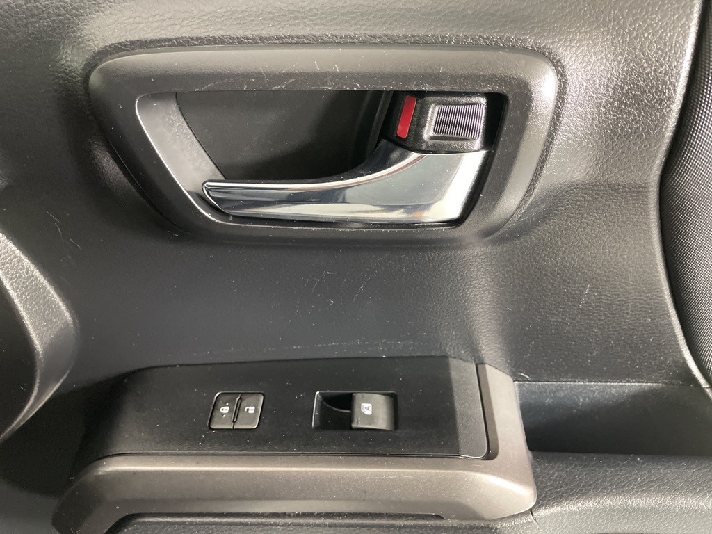 2021 Toyota Tacoma TRD Off-Road photo 11