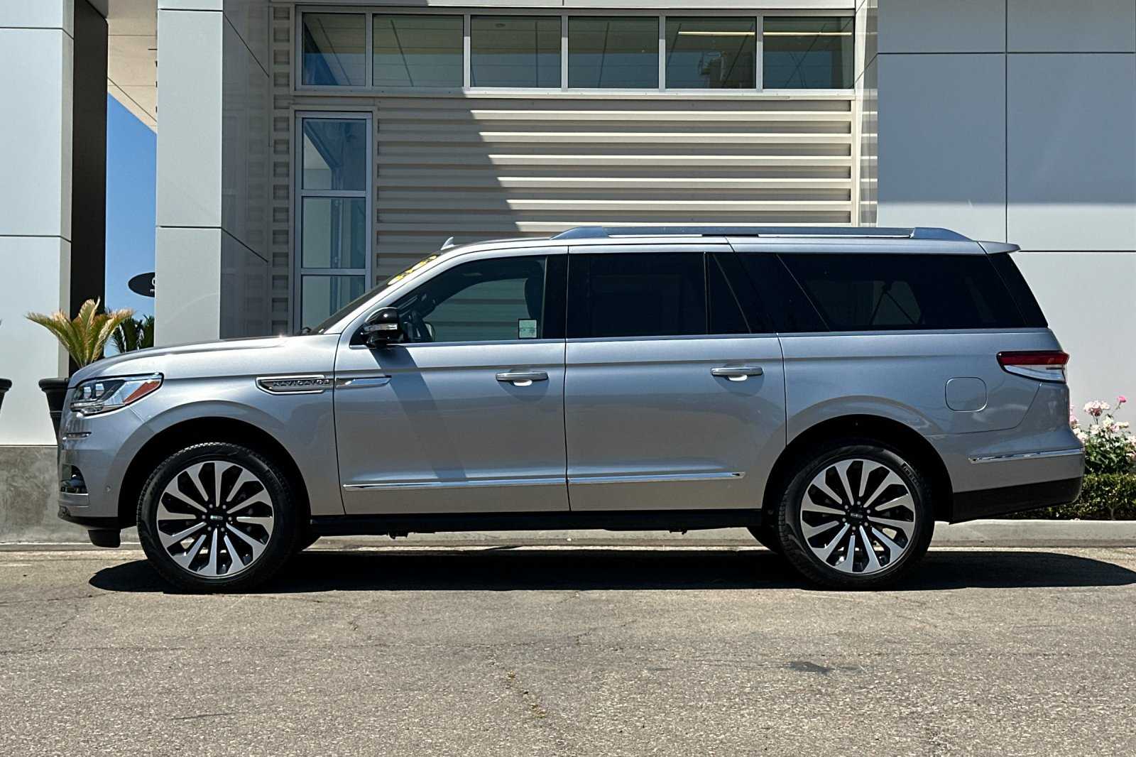 2024 Lincoln Navigator L Reserve photo 6