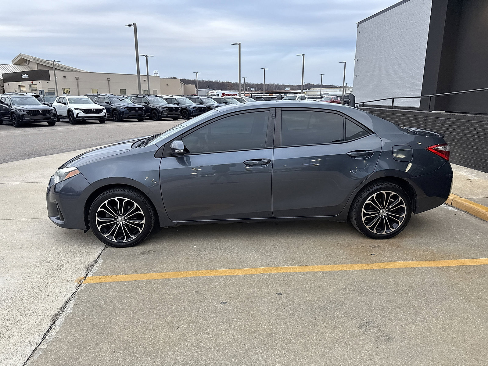 2016 Toyota Corolla S photo 3