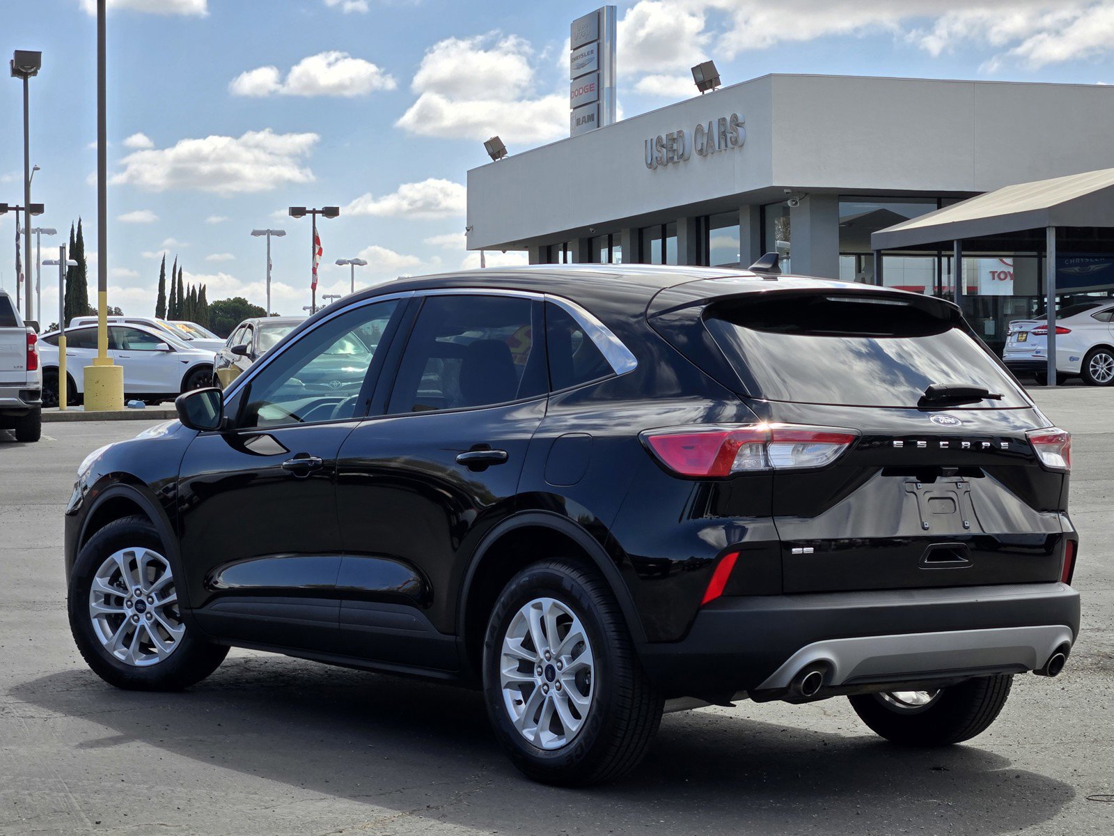 2022 Ford Escape SE photo 2