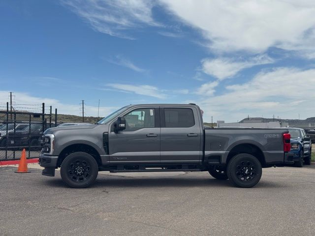 2025 Ford F-350 Lariat photo 2