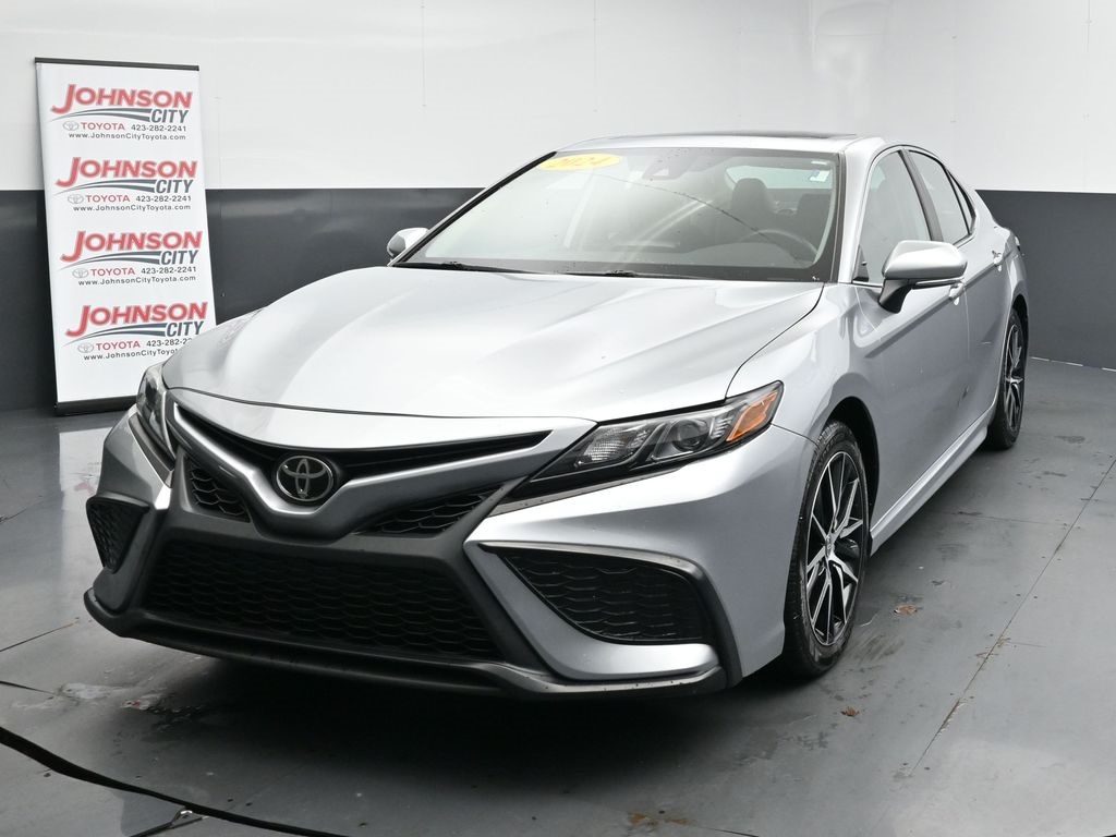 2024 Toyota Camry SE photo 3