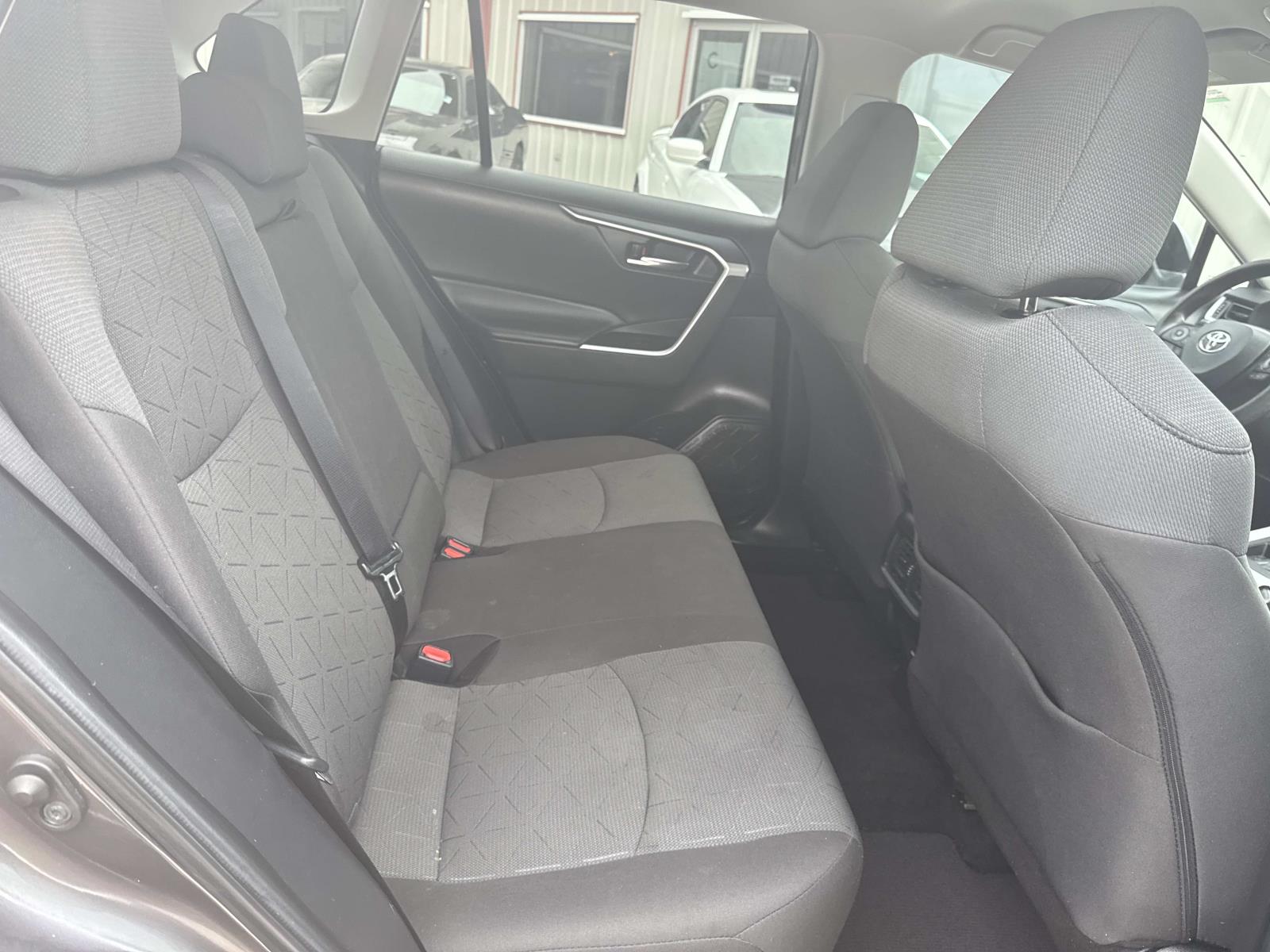 2022 Toyota RAV4 XLE photo 8