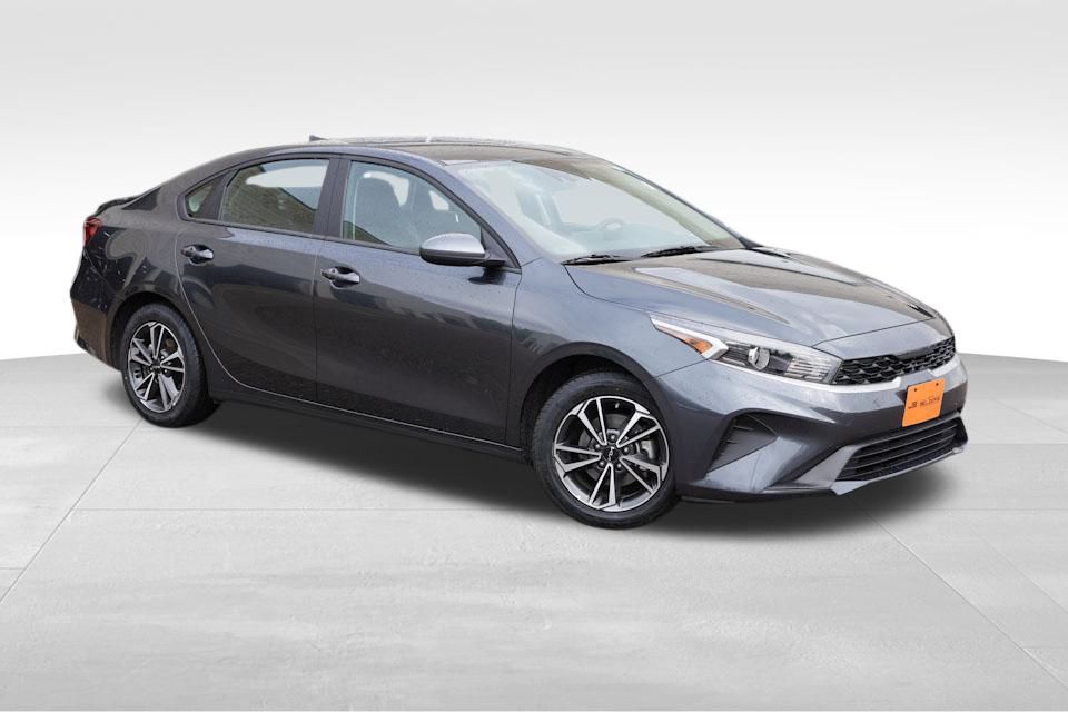 2023 Kia Forte LXS photo 2