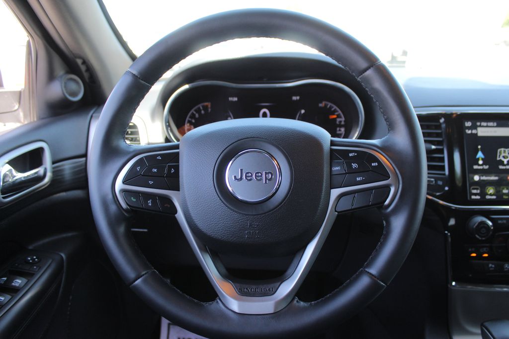 2022 Jeep Cherokee Laredo photo 16