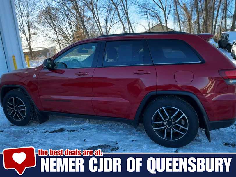 2021 Jeep Grand Cherokee Trailhawk photo 3