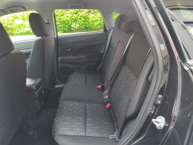 2025 Mitsubishi Outlander Sport LE photo 22
