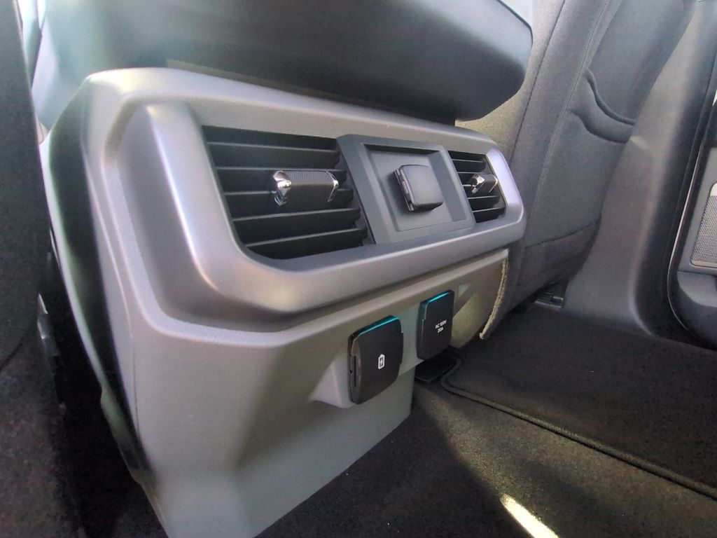2025 Ford F-150 XLT photo 2