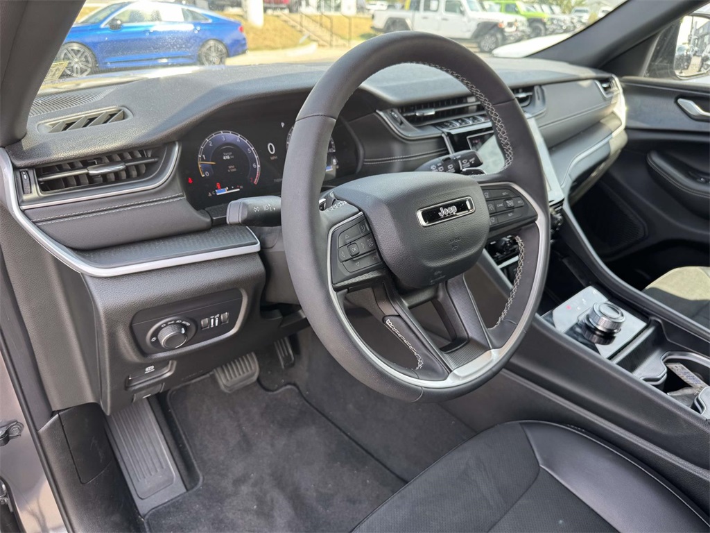 2025 Jeep Grand Cherokee Altitude X photo 2