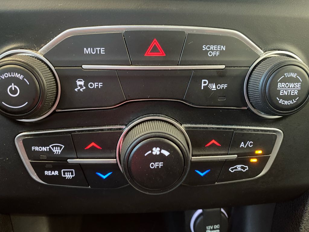 2023 Dodge Charger SXT photo 23
