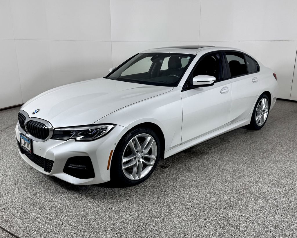 2019 BMW 3 Series 330i's photo