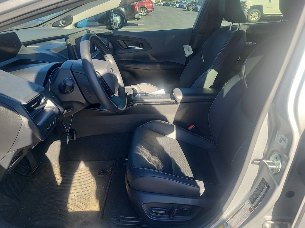 2023 Toyota Prius Limited photo 4