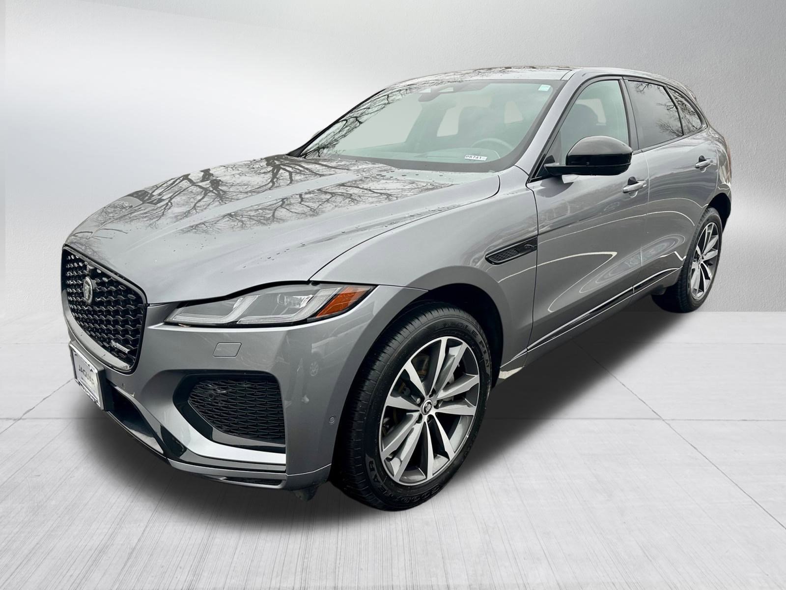 2025 Jaguar F-PACE R-Dynamic S's photo