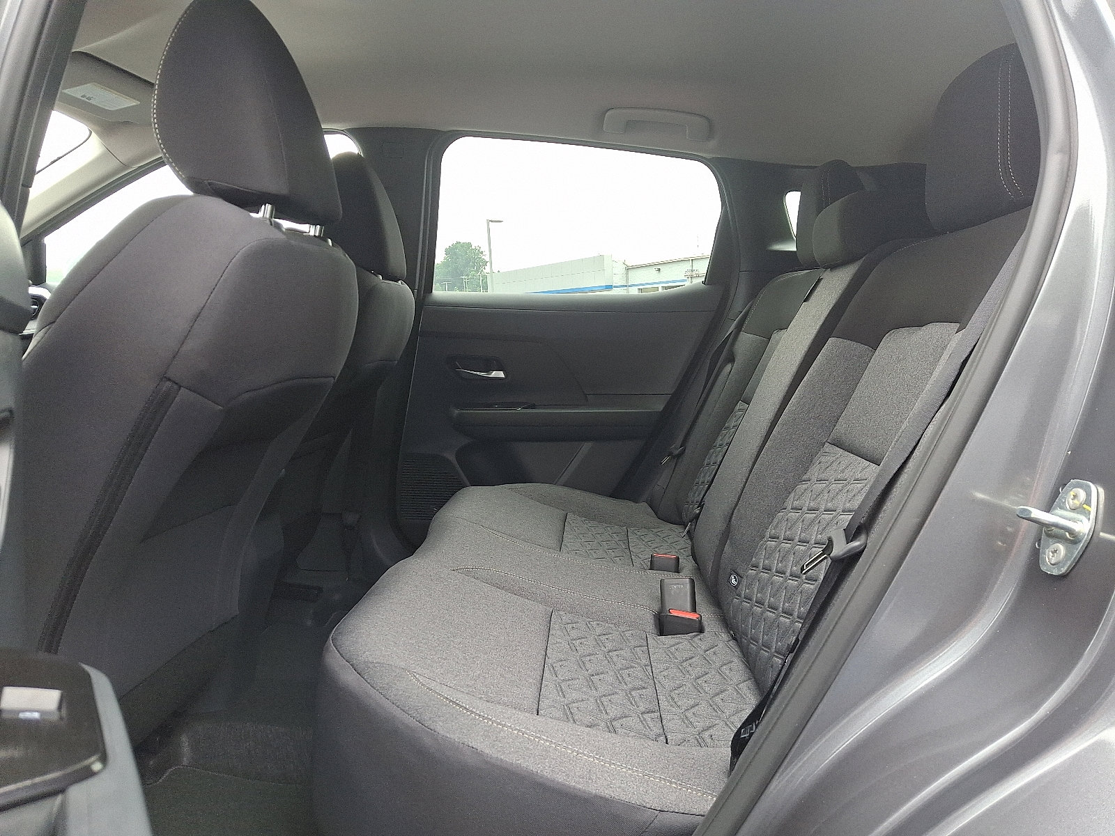 2025 Nissan Kicks SV photo 5