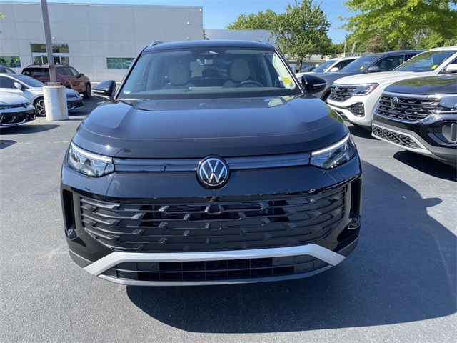 2025 Volkswagen Tiguan SE photo 2