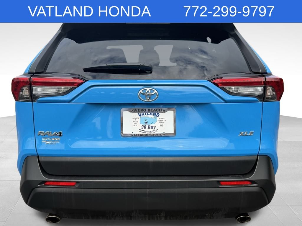2019 Toyota RAV4 XLE photo 5