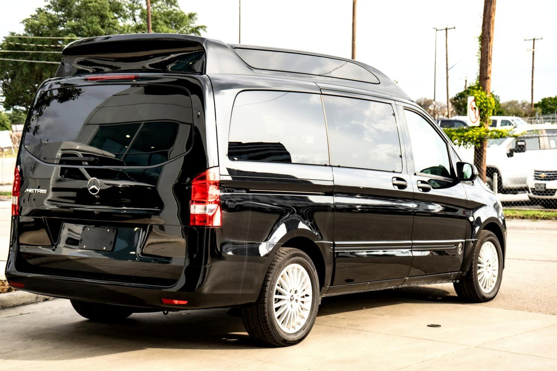 2023 Mercedes Benz Metris Passenger Van photo 6