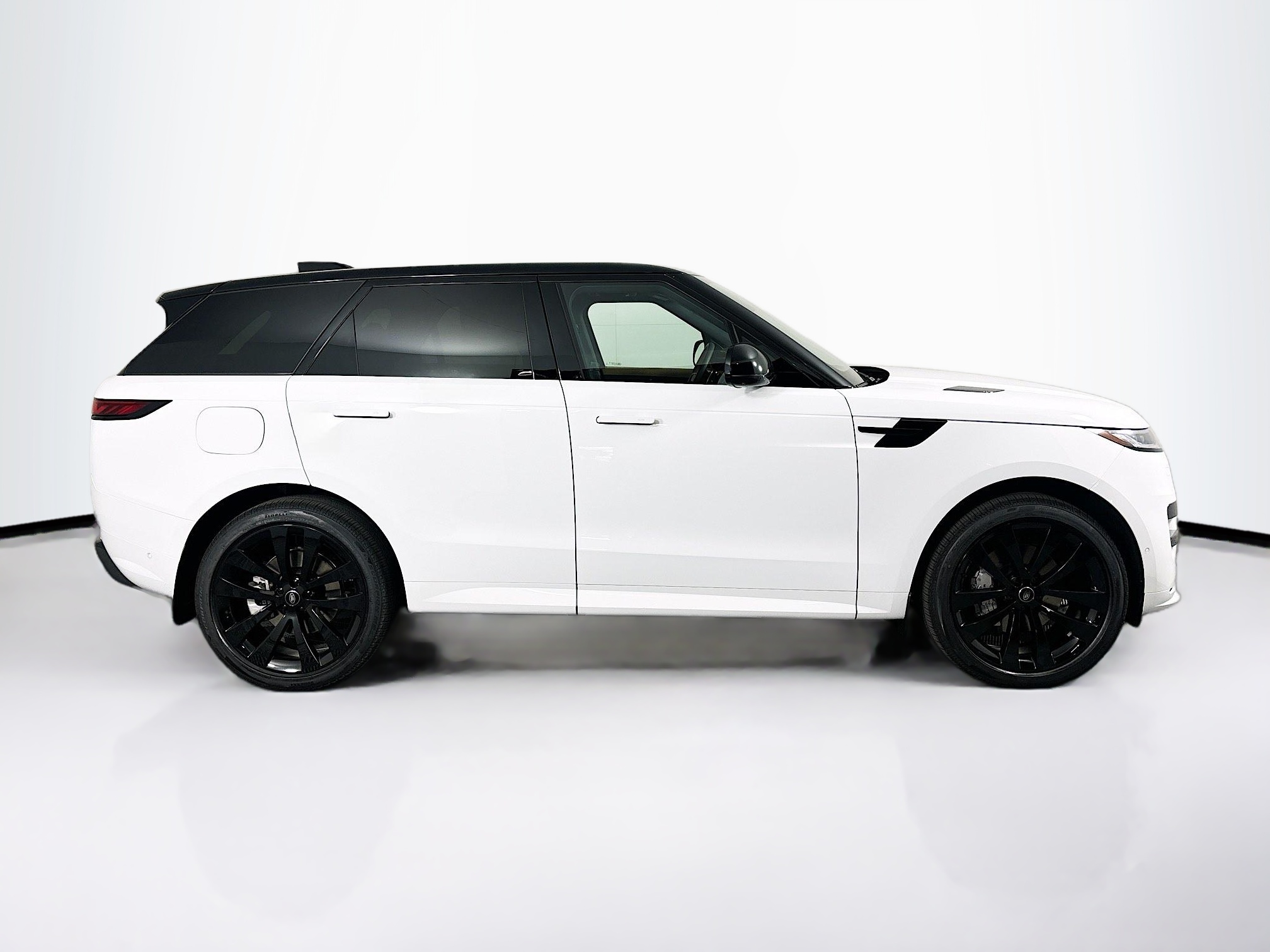 2025 Land Rover Range Rover Sport SE photo 4
