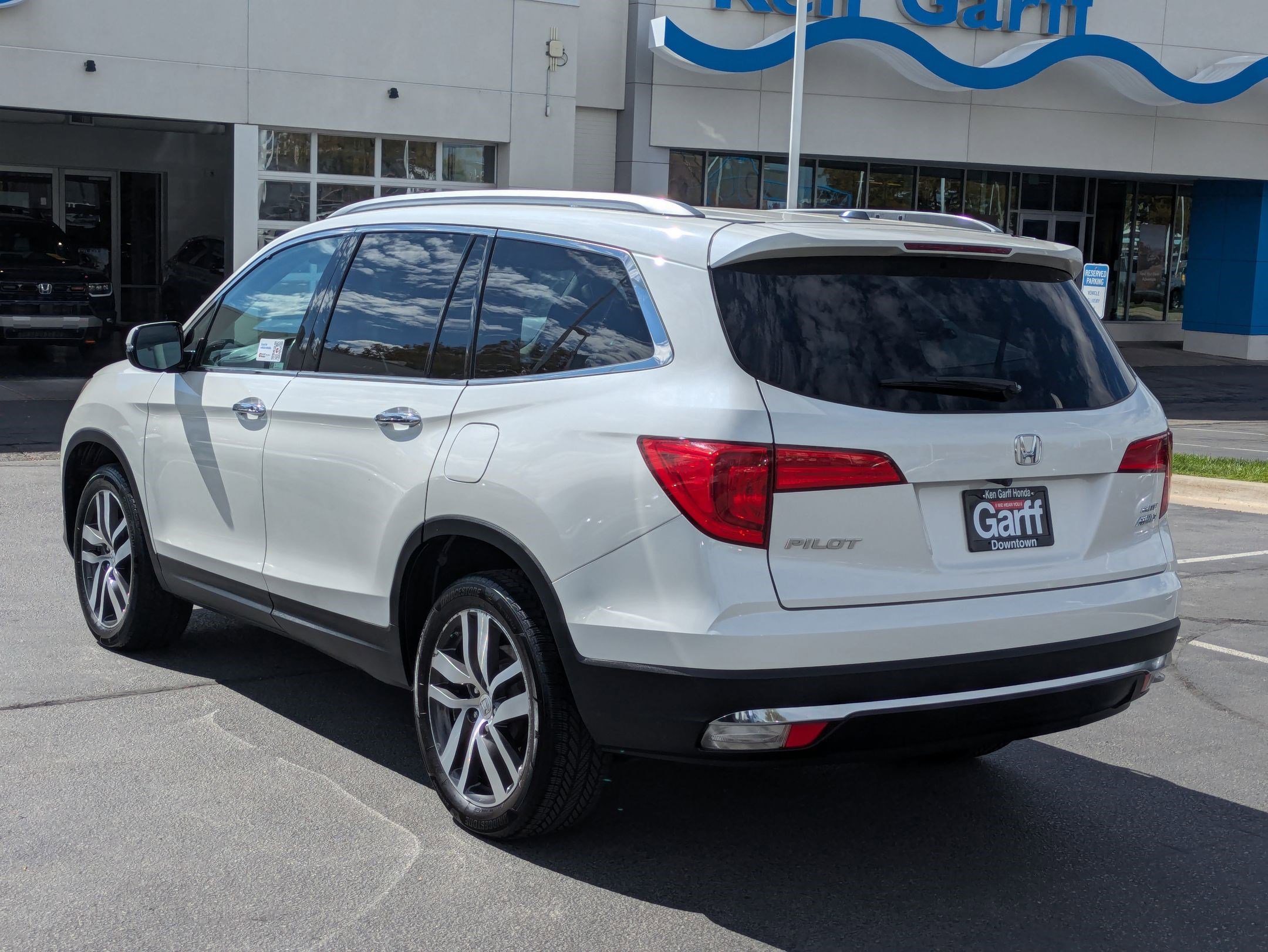2018 Honda Pilot Elite photo 5