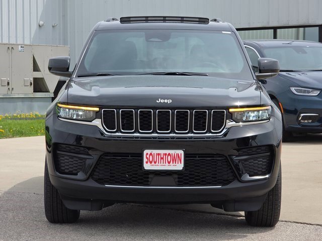 2025 Jeep Grand Cherokee Laredo X photo 2