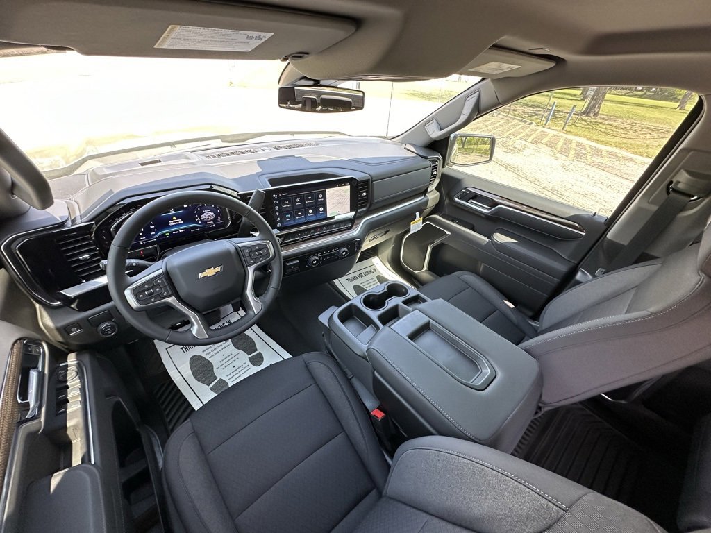 2025 Chevrolet Silverado 1500 LT photo 16