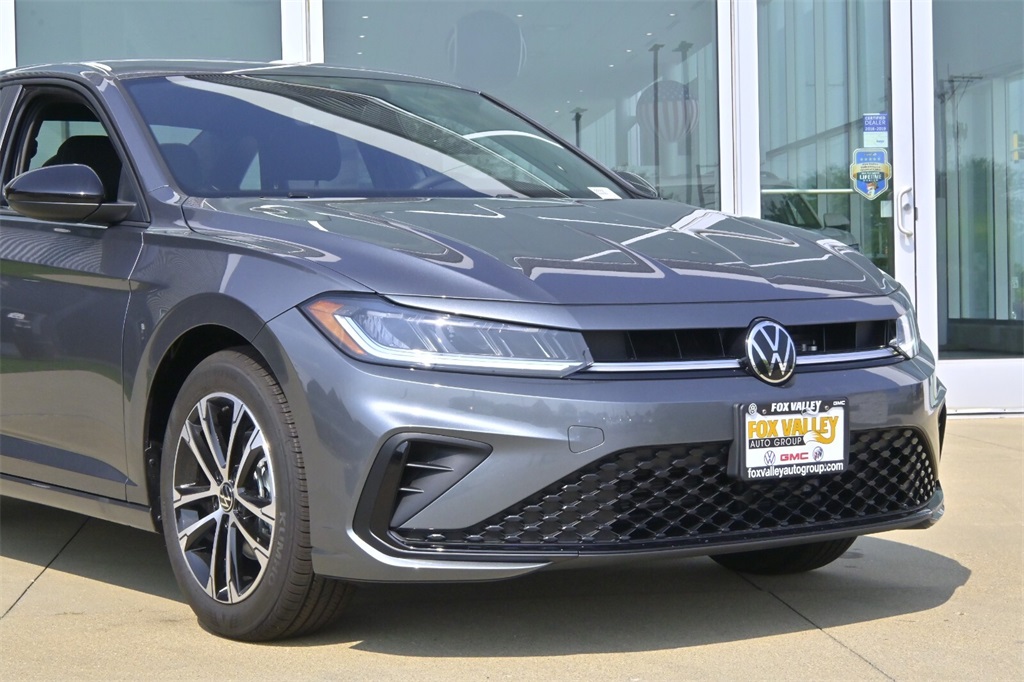 2025 Volkswagen Jetta 1.5T Sport photo 3