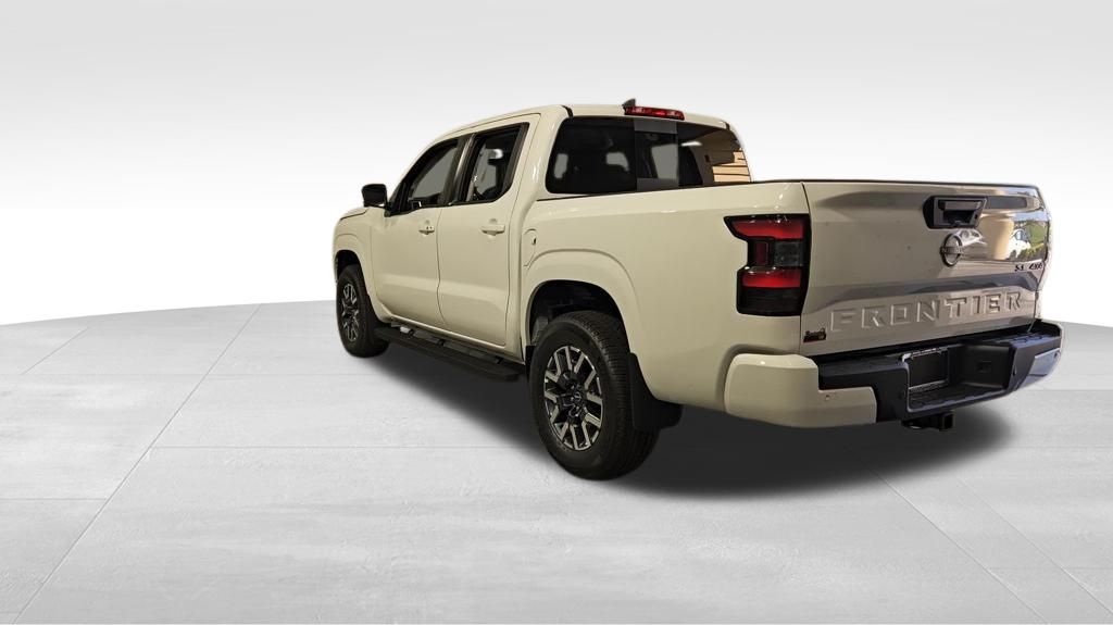 2025 Nissan Frontier SL photo 3