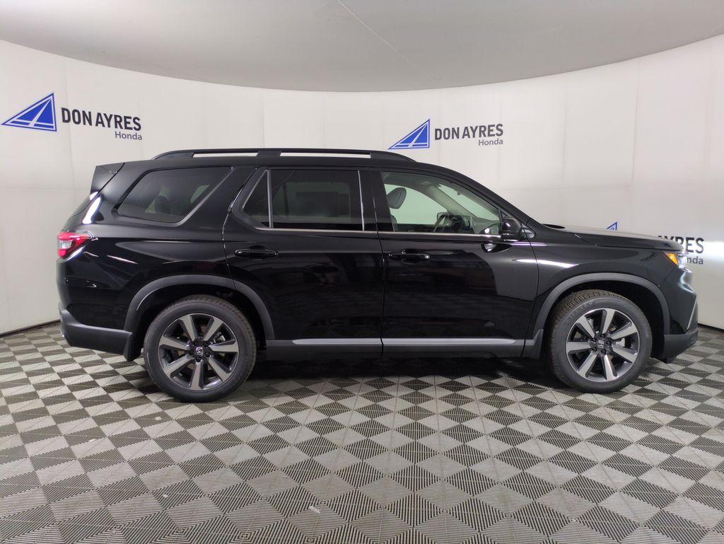 2025 Honda Pilot Touring photo 3