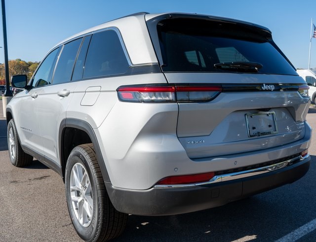 2025 Jeep Grand Cherokee Laredo X photo 3